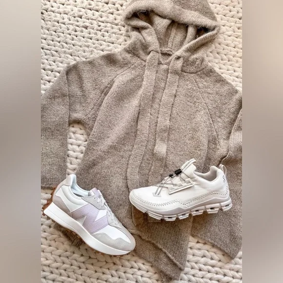 NWT Pistola ELENA OVERSIZED HOODIE - TAUPE. Size Medium/Large - Picture 3 of 10